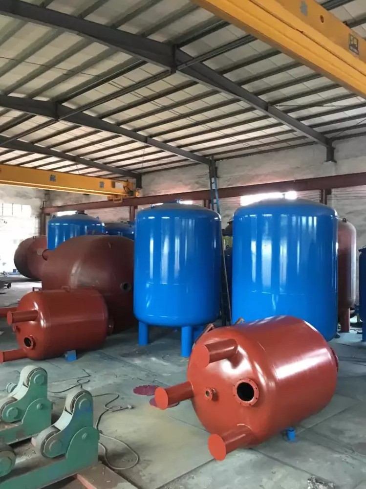 1729236600437517.jpg 碳鋼活性炭過濾器.jpg